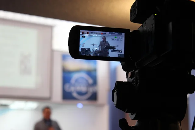 camera, video, record, cinematography, blur, cinematography, cinematography, cinematography, cinematography, cinematography. Income benchmark questions for creators: what no figure can tell you and what to measure instead
